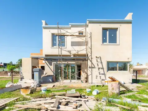 VENTA CASA EN B CERRADO ITUZAINGO FINANCIA PERMUTA
