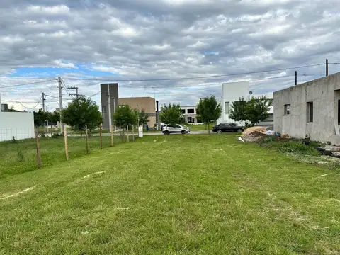 LOTE EN VENTA B° TEJAS 4