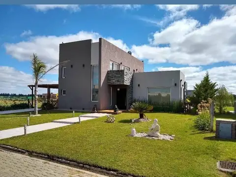 CASA  LLAVE EN MANO 200 M2 +LOTE 618 m2 CANNING CHICO 1