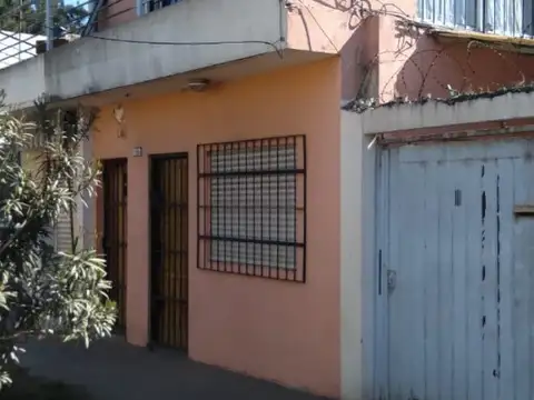 OPORTUNIDAD...  Venta en Block 2 Locales + Depto.3 Amb.+ Depto 2Amb + Cochera
