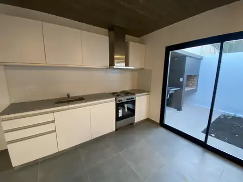 Casa en Alquiler en Villa Elisa, $ 1.300.000