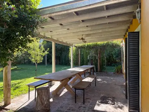 Casa en Venta con 3 cocheras