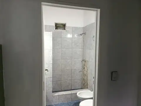 EXCELENTE DTO. A ESTRENAR CON PATIO Y ENTRADA DE AUTO A ESTRENAR.