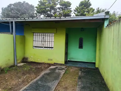 EXCELENTE DTO. A ESTRENAR CON PATIO Y ENTRADA DE AUTO A ESTRENAR.