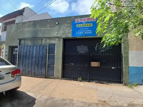Venta de 3 departamentos y local a refaccionar.