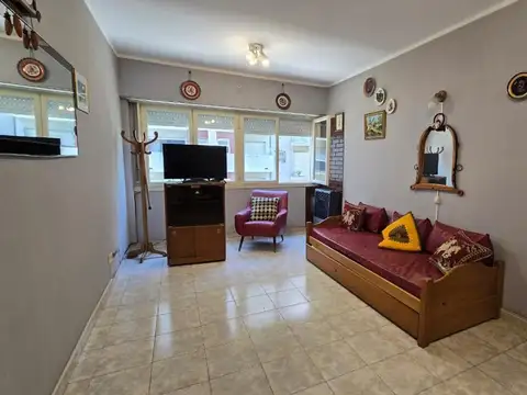 DEPARTAMENTO DE 2 AMB + DEPENDENCIA A LA CALLE. MACROCENTRO