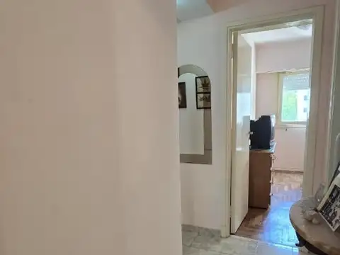 DEPARTAMENTO DE 2 AMB + DEPENDENCIA A LA CALLE. MACROCENTRO