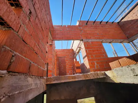 Casa 5 ambientes con 2 baños