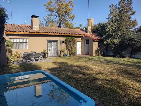 VENTA CASA 4 ambientes, garaje, PILETA y QUINCHO