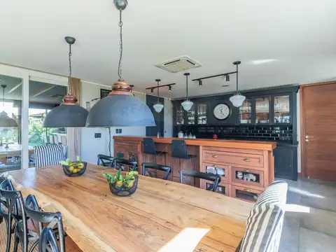 Casa 7 ambientes con 3 baños