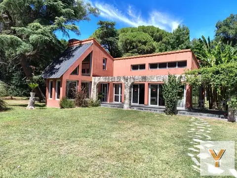 Quinta en venta - 8 Dormitorios 4 Baños - Moreno