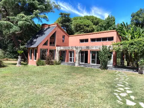 Quinta en venta - 8 Dormitorios 4 Baños - Moreno