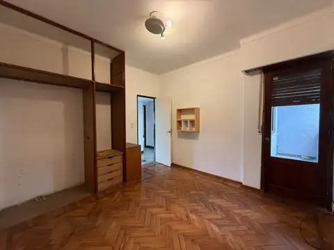 Excelente Semipiso de 4 Ambientes al Frente con Balcón – Mataderos
