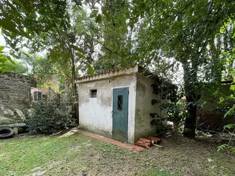 Casa a reciclar en zona arbolada en Funes