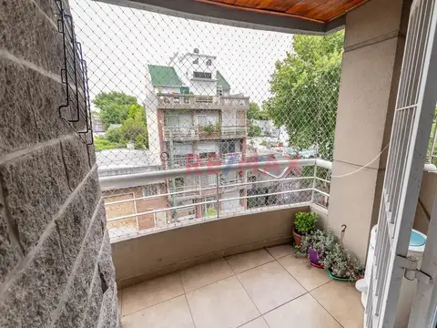 Dpto 3 amb, con balcon, cochera y baulera Lanus O