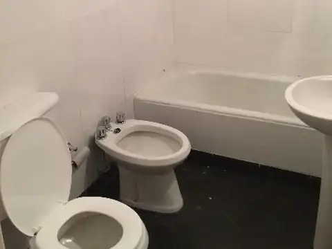 Depto Tipo Casa en Alquiler en Villa del Parque, $ 650.000
