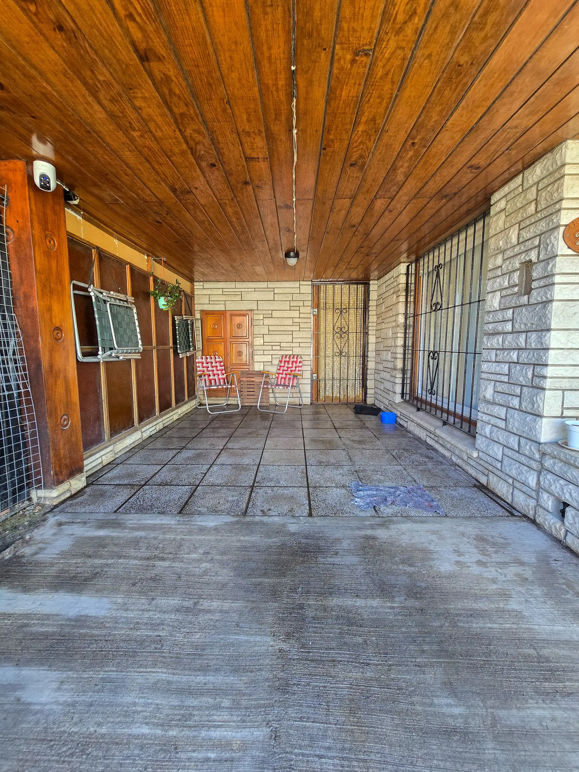 Dúplex 4 amb con 3 dorm, patio cubierto con parrilla y cochera — Punta Mogotes