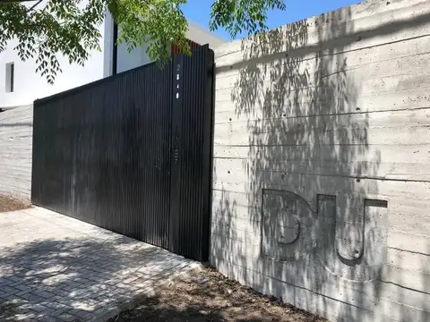 Duplex de categoria en City Bell - APTO BANCO