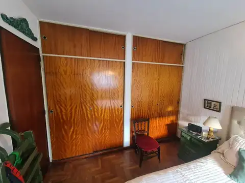 Casa 7 ambientes con 2 baños