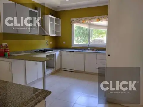 Casa en Alquiler con 2 cocheras