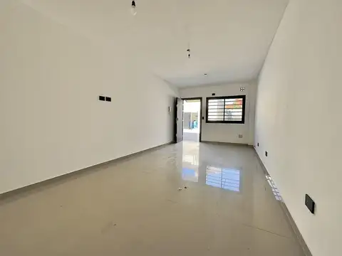 Duplex de 3 ambientes con jardin y cochera