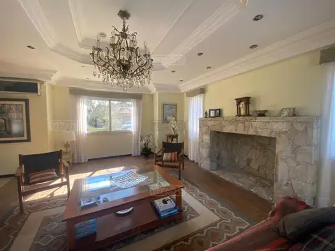 Casa 5 ambientes con 5 baños