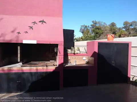 Casa 4 ambientes con 2 baños