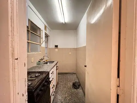 Montañeses 2053 - 1° PISO x esc