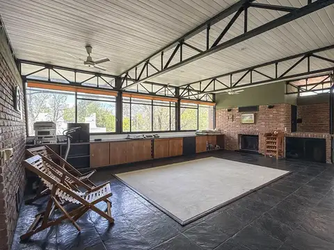 Casa 6 ambientes con 4 baños