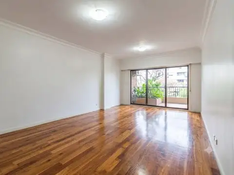 VENTA - DEPARTAMENTO - 3 AMBIENTES + DEPENDENCIA - PATIO - COCHERA Y BAULERA