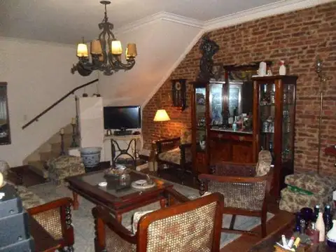 Casa en Venta con 2 cocheras