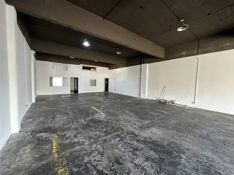 Alquiler Galpón - Local 200 m2 en Fisherton