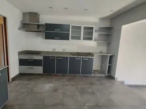 Amplia Casa dos plantas en Venta en Martínez Proximo a Unicenter