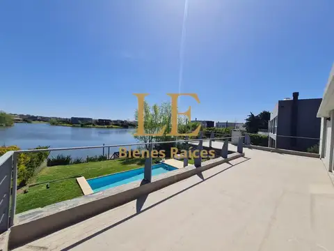 Hermosa casa a la Laguna en Canton islas
