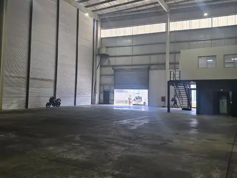 Depósito 680m2 en predio multiclientes industrial