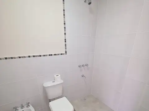 Depto Tipo Casa en Alquiler en Valentín Alsina, $ 650.000