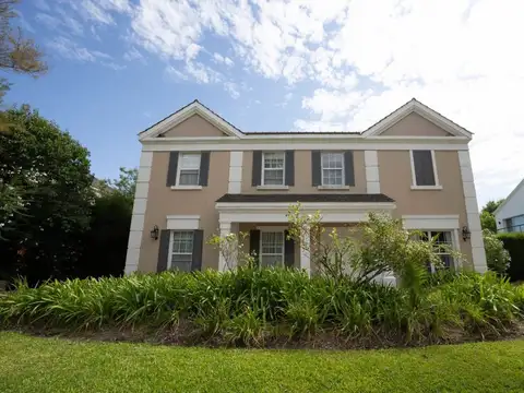 Casa en Venta en Abril Club De Campo, USD 495.000