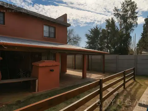 Venta / Casa Amoblada con Pileta / Permuta / Apto Crédito / De Vicenzo Grande