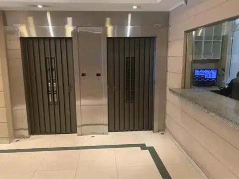 Oficina 5 ambientes con 2 baños