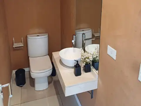 Casa 5 ambientes con 4 baños