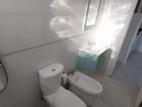 Departamento 1 dormitorio PRIMER PISO AL FRENTE CON BALCON