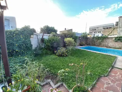 CASA 5 AMB JARDIN PILETA Y COCHERA - V. BALLESTER
