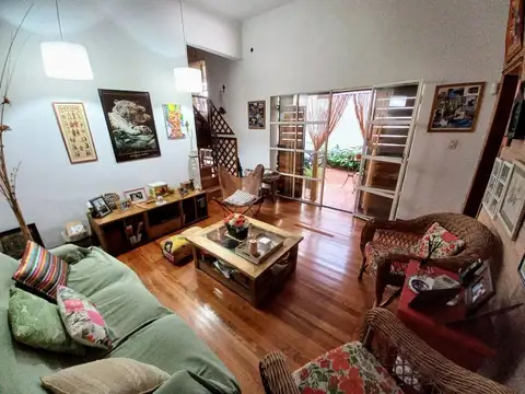 Casa 4 ambientes con 2 baños