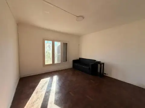 Casa en Alquiler con 2 cocheras
