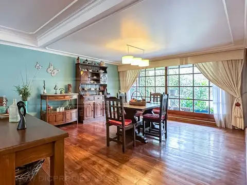 Casa 6 ambientes con 4 baños