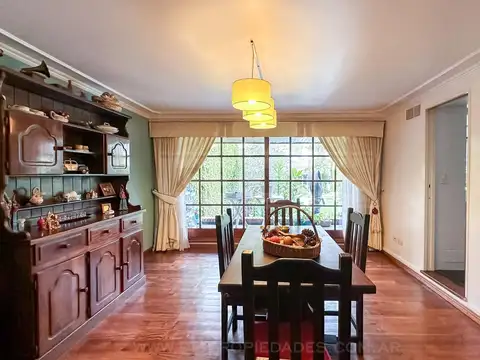 Casa en Venta con 2 cocheras