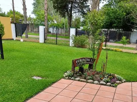 HERMOSA CASA CON TERRENO EN LAS CAROLINAS