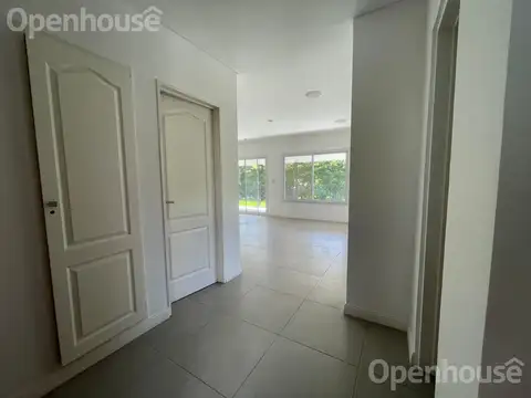 Casa en Venta con 4 cocheras