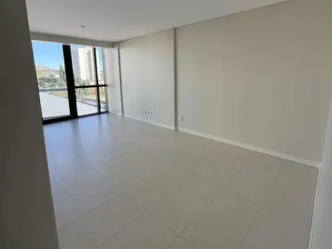 Departamento de categoría - 2 Dorm, 2 Baños, coch. baulera, clim. central, losa, amenities - Tandil