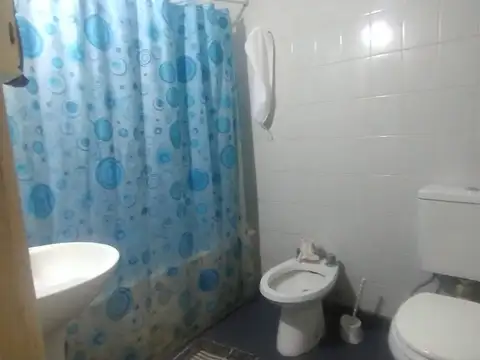 Casa 5 ambientes con 1 baño